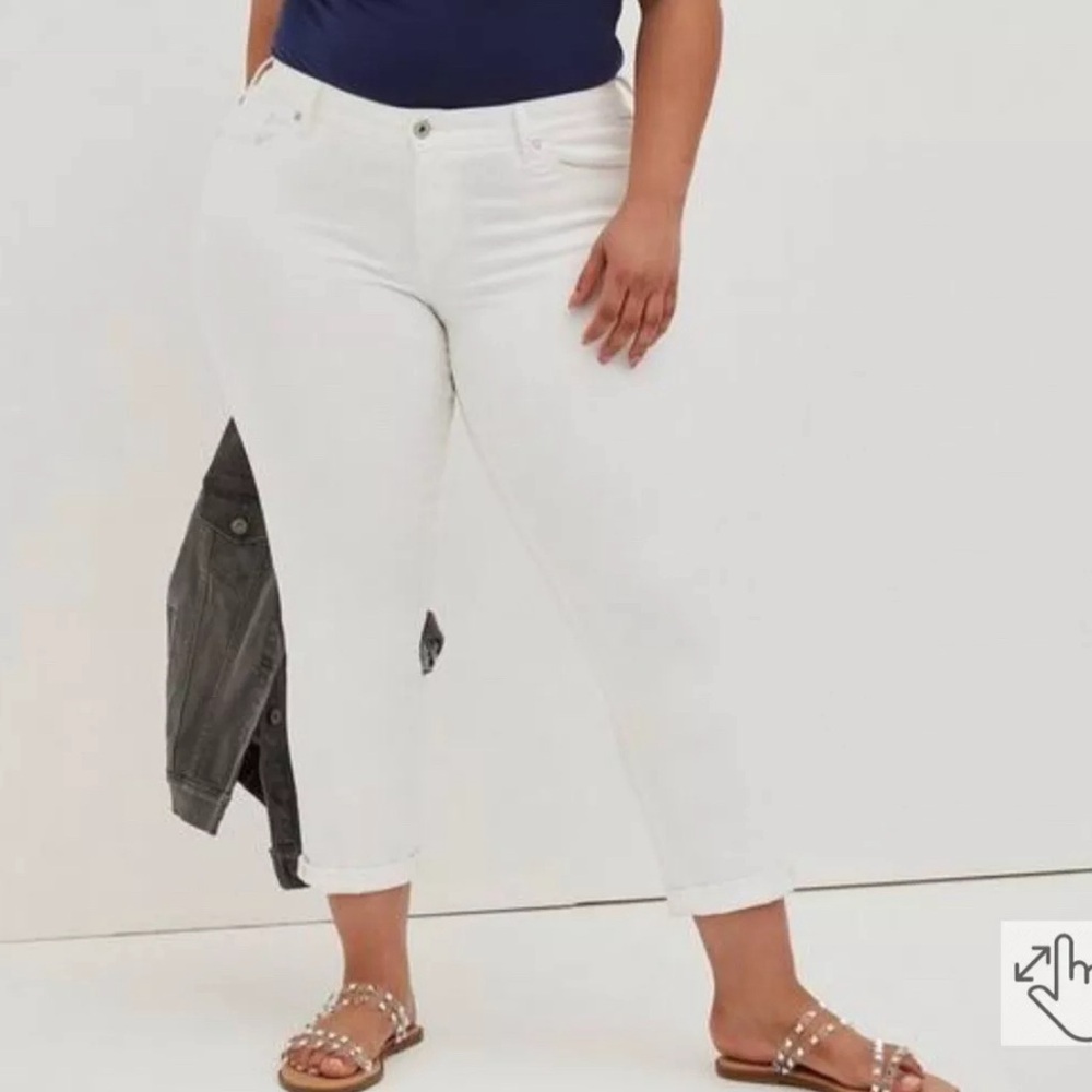 TORRID Woman’s Boyfriend Straight Vintage Stretch Mid-Rise Jean White Size 24R